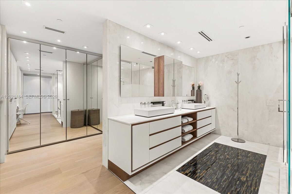 Primary bath