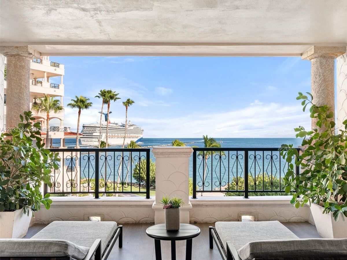 Wrap-around terrace